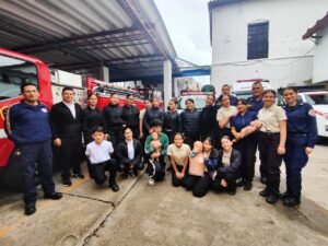 Comandos Phoenix se capacitan en primeros auxilios básicos.